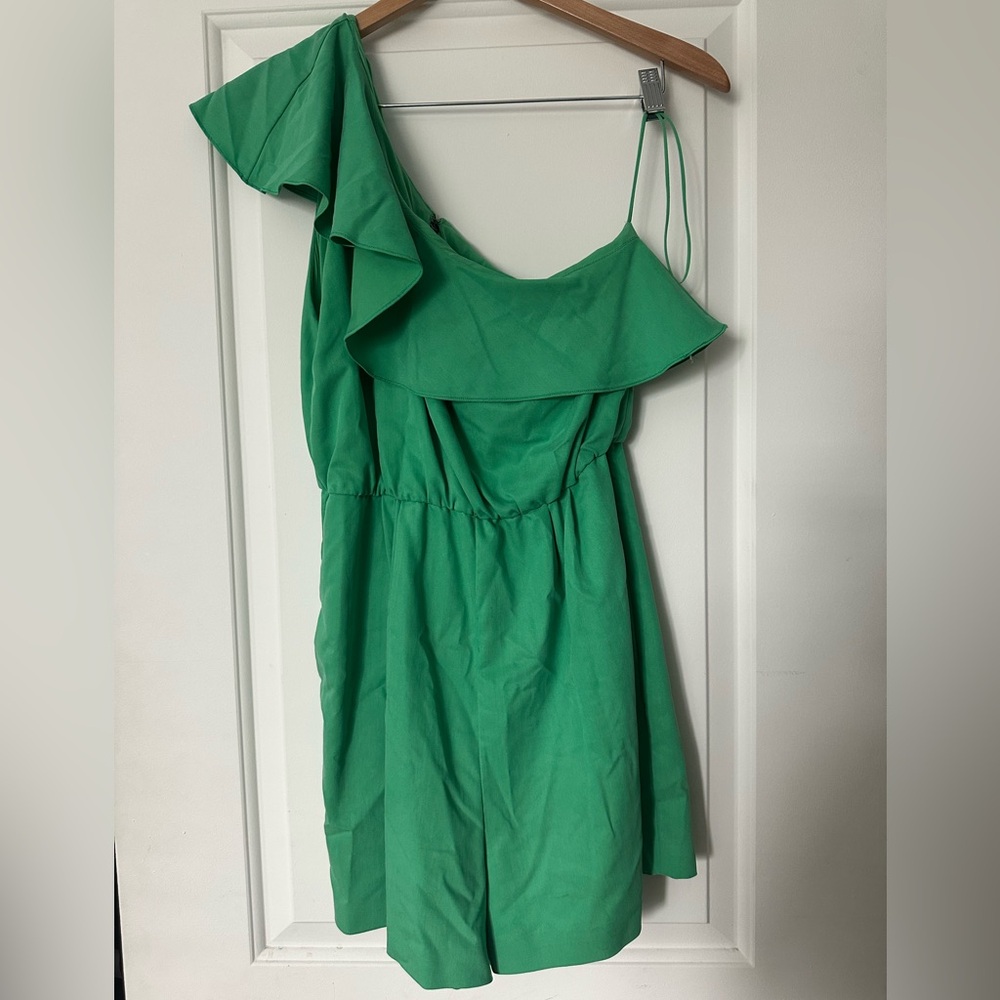 Alice + Olivia Green One Shoulder Ruffle Romper.  Size 10
